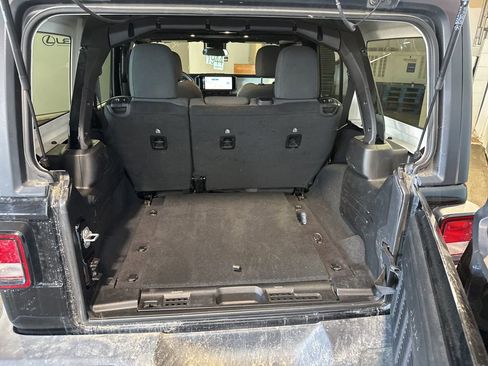 Used 2024 Jeep Wrangler Sport S image 16