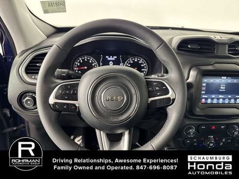 Used 2018 Jeep Renegade Latitude AWD/4WD image 11
