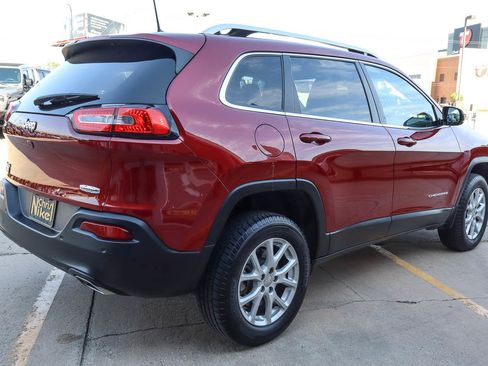 Used 2017 Jeep Cherokee Latitude w/ Safety/Convenience Group AWD/4WD image 5