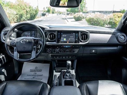 Used 2019 Toyota Tacoma TRD Off-Road AWD/4WD image 18