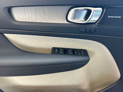 New 2026 Volvo XC40 B5 Ultra image 9