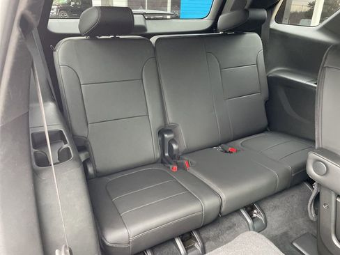Used 2023 Chevrolet Traverse LT image 36