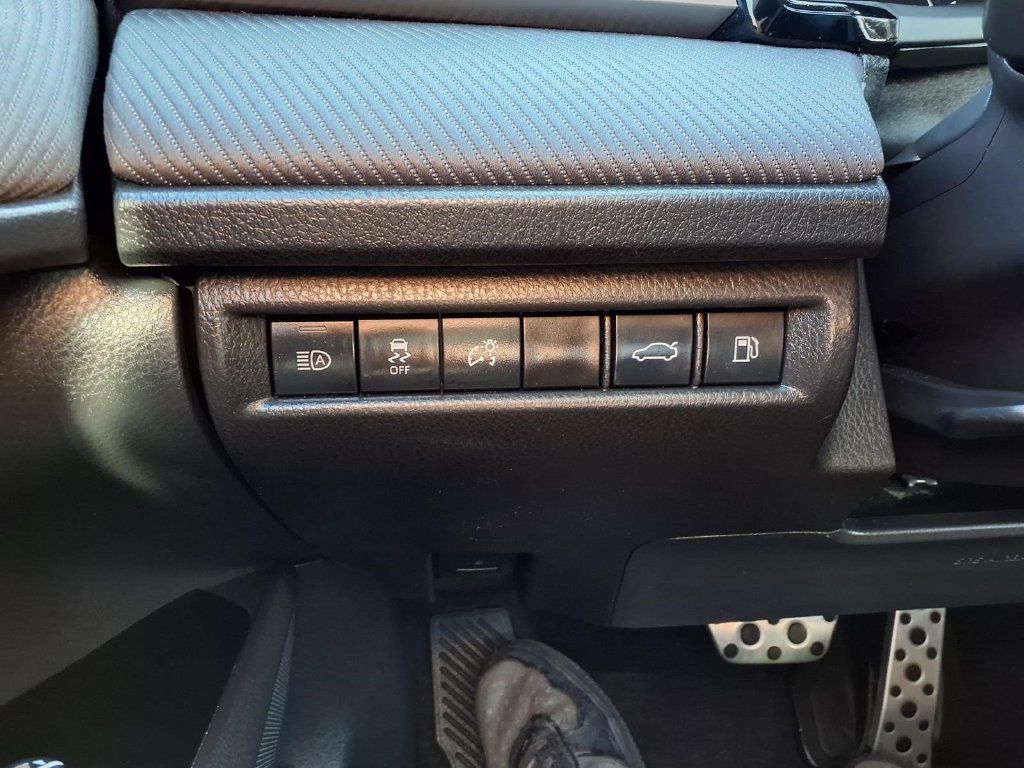 Used 2025 Toyota Camry SE FWD image 19