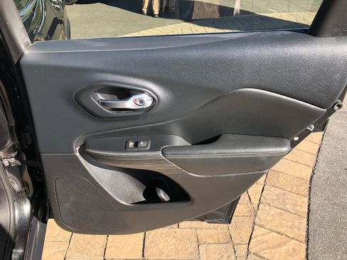 Used 2016 Jeep Cherokee Limited w/ Trailer Tow Group image 29