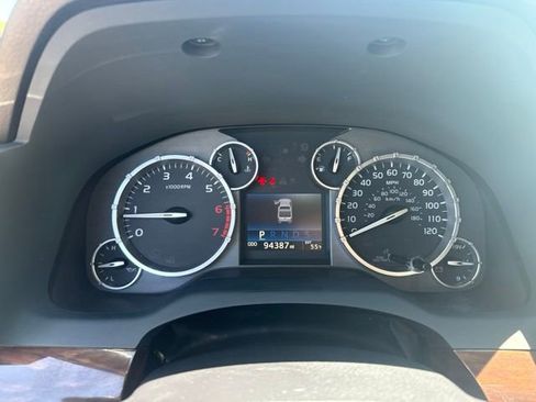 Used 2017 Toyota Tundra Limited w/ Limited Premium Package AWD/4WD image 28