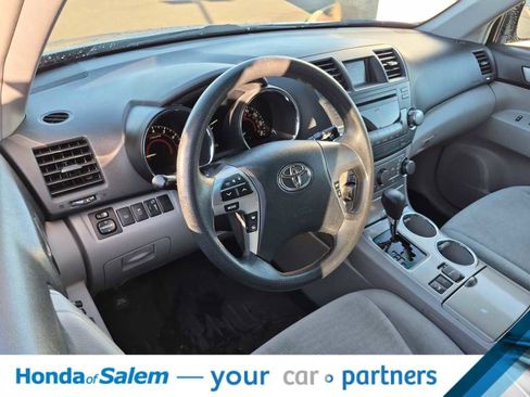 Used 2012 Toyota Highlander 4WD image 2