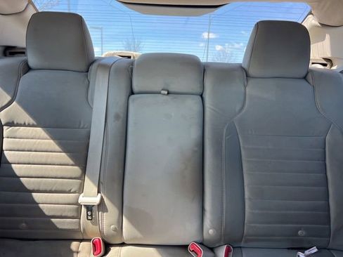 Used 2011 Ford Taurus SE image 25