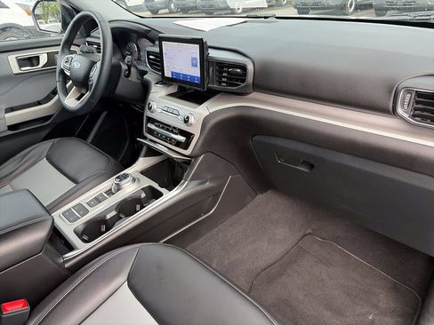 Used 2023 Ford Explorer XLT w/ Equipment Group 202A RWD image 34