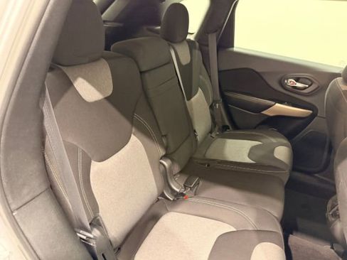 Used 2018 Jeep Cherokee Latitude image 37