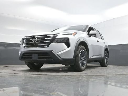 Used 2024 Nissan Rogue SV FWD image 46