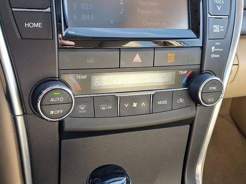 Used 2015 Toyota Camry XLE image 18