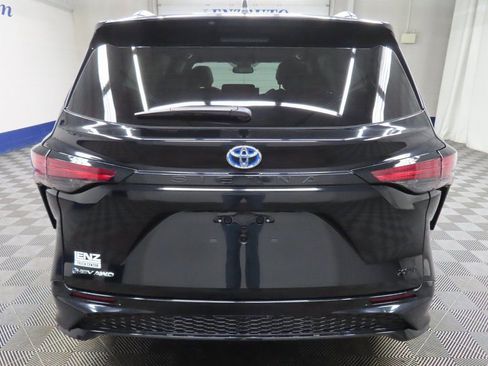 Used 2025 Toyota Sienna XSE image 29