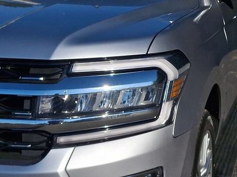 Used 2024 Ford Expedition Limited AWD/4WD image 9