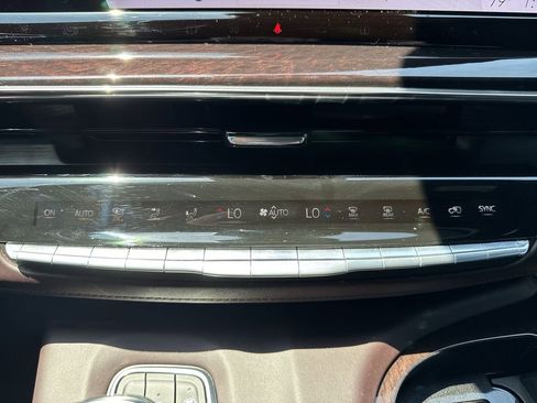 Used 2022 Cadillac Escalade ESV Sport Platinum image 19