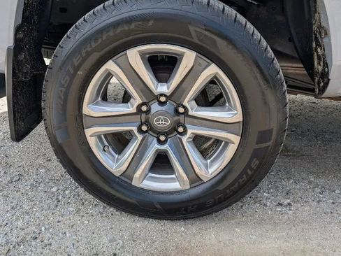 Used 2018 Toyota Tacoma Limited AWD/4WD image 22