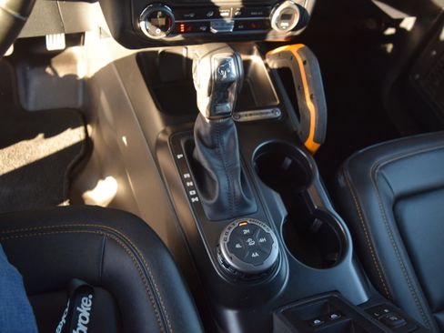 Used 2023 Ford Bronco Badlands image 15