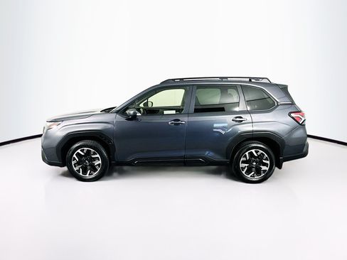 Used 2025 Subaru Forester Premium AWD/4WD image 4