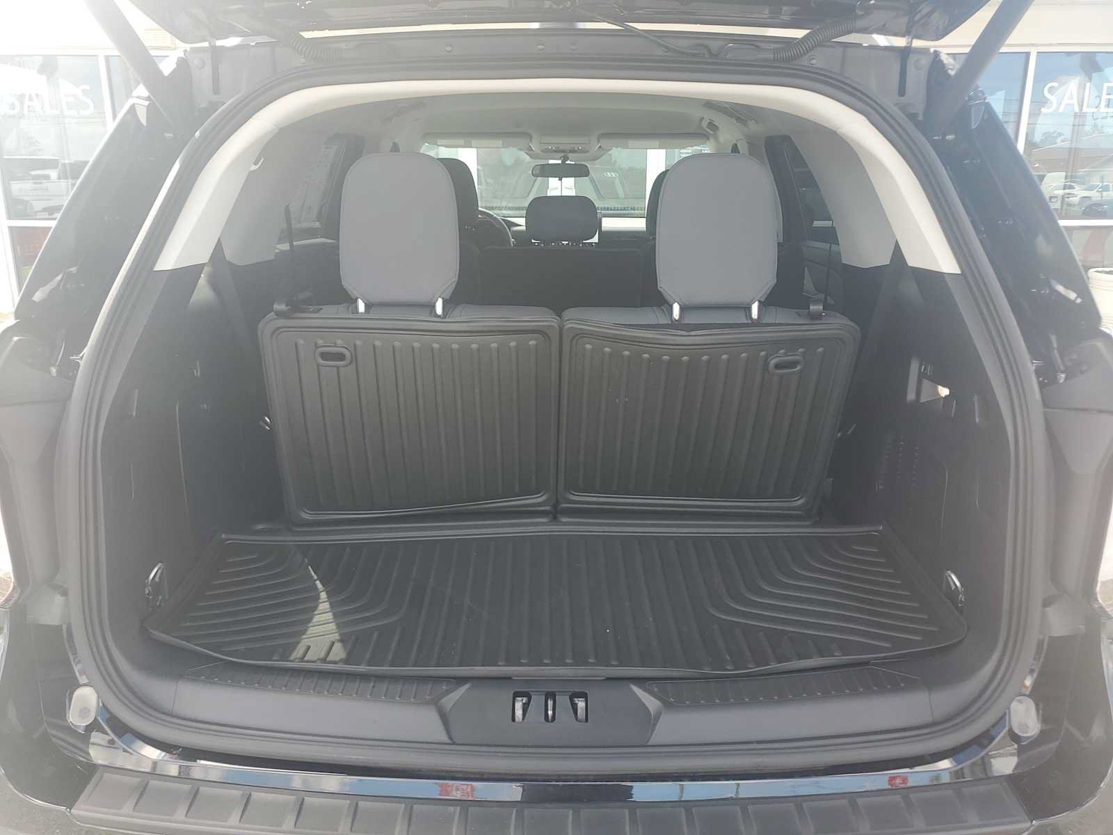 Used 2025 Ford Explorer Active RWD image 6