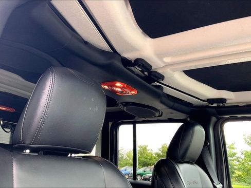 Used 2021 Jeep Wrangler Unlimited Sahara image 21