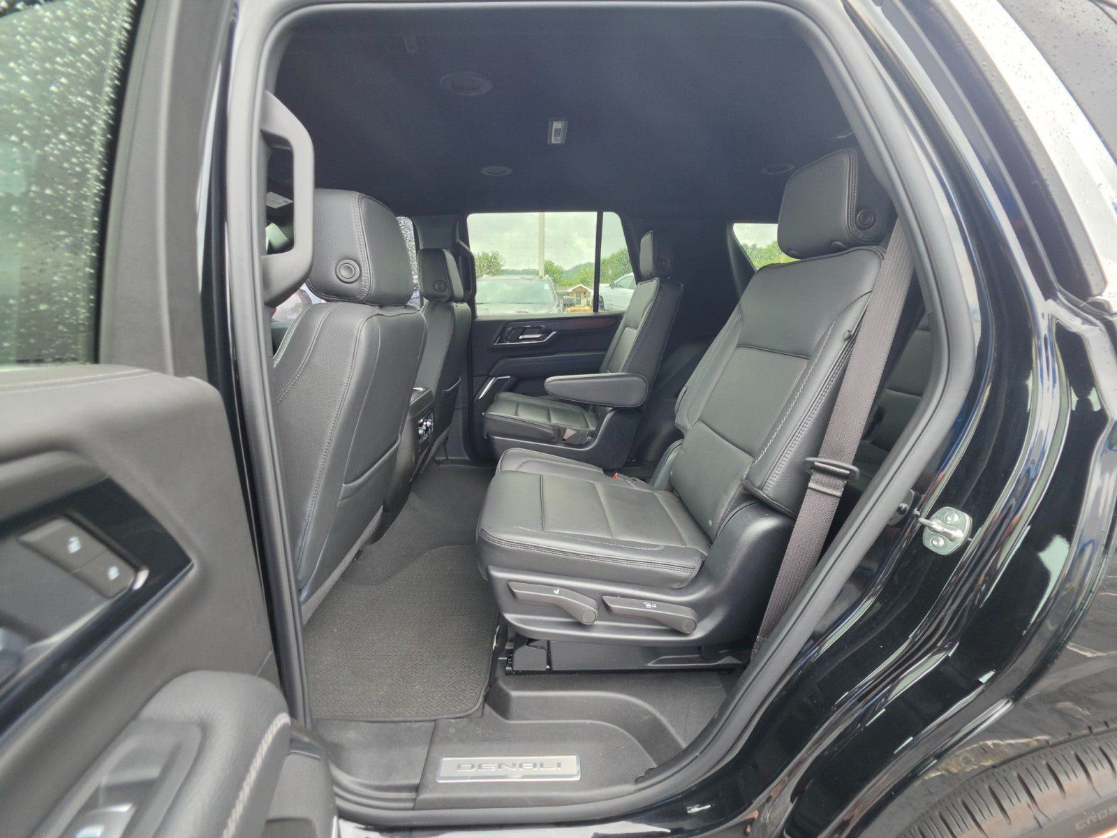 Used 2025 GMC Yukon Denali AWD/4WD image 26