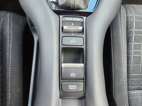 Used 2025 Honda HR-V LX image 22