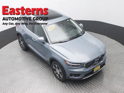 Used 2021 Volvo XC40 T4 Inscription FWD image 3