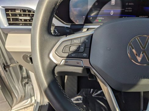 Certified 2022 Volkswagen Taos SE image 30