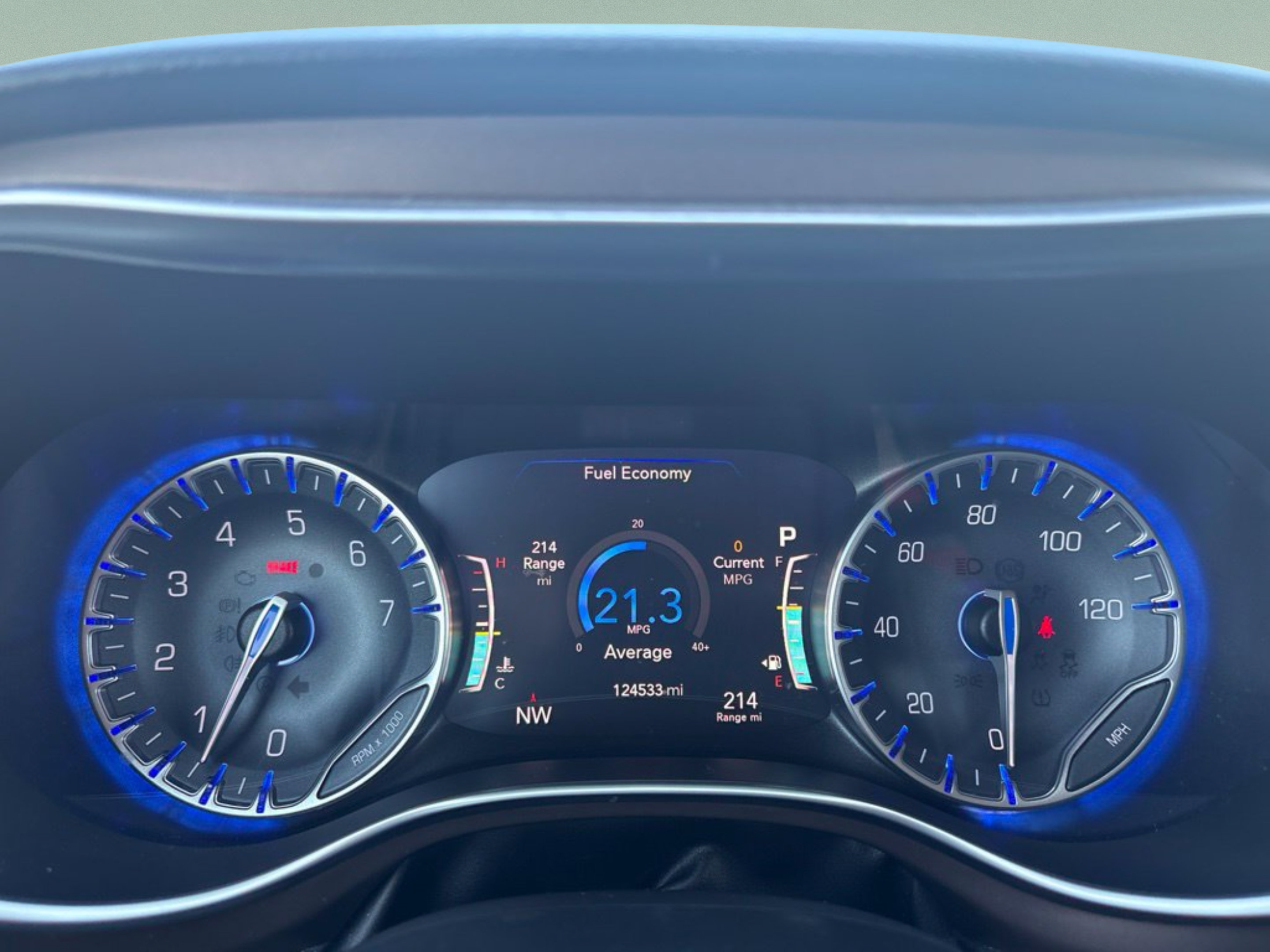 Used 2018 Chrysler Pacifica Touring-L Plus w/ Tire & Wheel Group FWD image 11