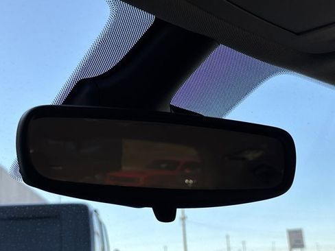 Used 2024 Chrysler Pacifica Touring-L image 43