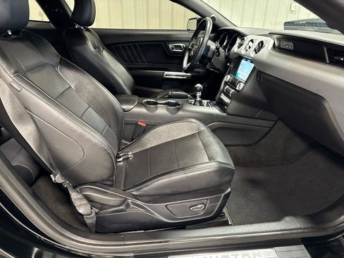 Used 2017 Ford Mustang GT Premium w/ Equipment Group 401A RWD image 9