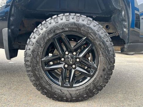 Used 2019 Chevrolet Silverado 1500 Custom Trail Boss w/ Custom Convenience Package image 4