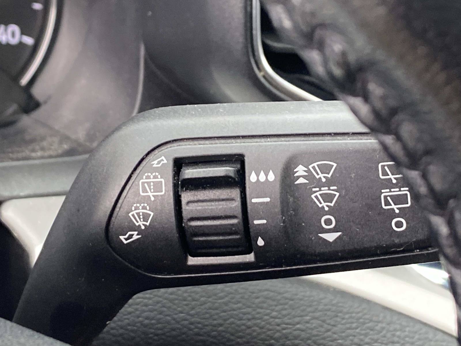 Used 2021 Ford Explorer XLT w/ Equipment Group 202A AWD/4WD image 22