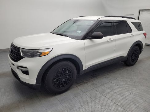 Used 2021 Ford Explorer XLT w/ Equipment Group 202A RWD image 2