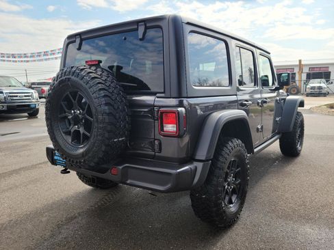 Used 2025 Jeep Wrangler Sport S image 4