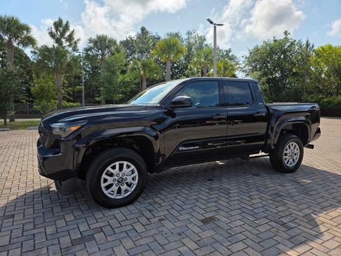 Certified 2025 Toyota Tacoma SR5 AWD/4WD image 3