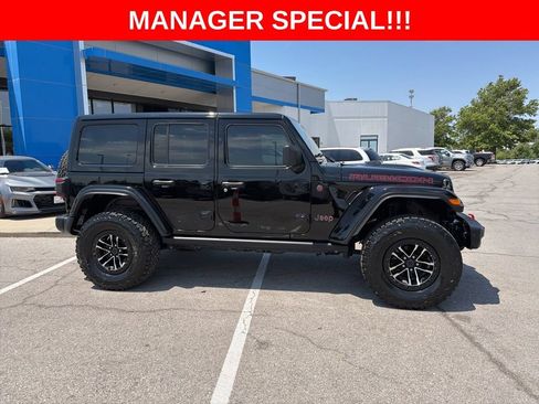 Used 2024 Jeep Wrangler Unlimited Rubicon AWD/4WD image 2
