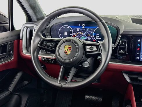 Used 2024 Porsche Cayenne AWD/4WD image 19