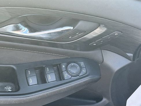 Used 2023 Chevrolet Traverse High Country FWD image 18