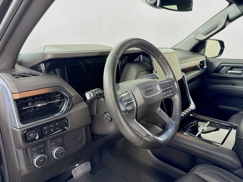 Used 2025 GMC Yukon XL Denali AWD/4WD image 9