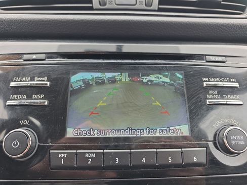 Used 2017 Nissan Rogue SV AWD/4WD image 33