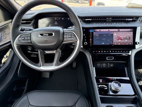 New 2026 Jeep Grand Cherokee L Limited w/ Limited Altitude Package AWD/4WD image 18