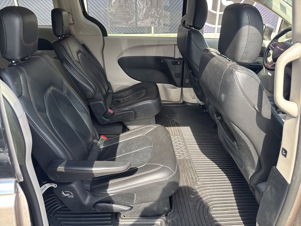 Used 2017 Chrysler Pacifica Touring-L FWD image 56