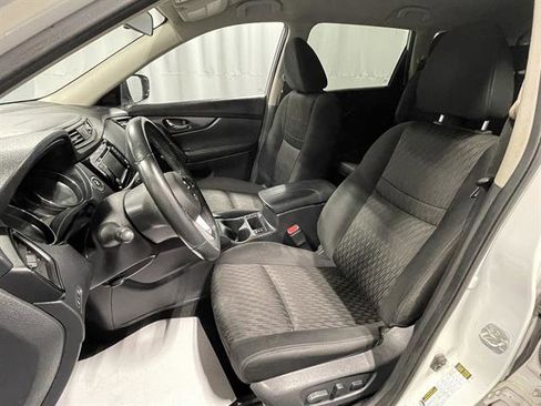 Used 2018 Nissan Rogue SV image 21