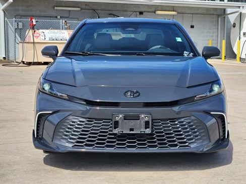 Used 2025 Toyota Camry SE w/ Convenience Package FWD image 2