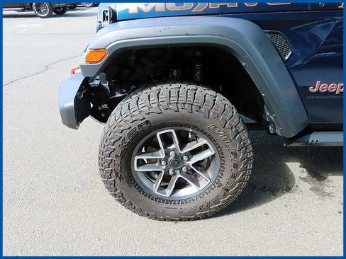 Certified 2025 Jeep Gladiator Mojave w/ Convenience Group AWD/4WD image 4