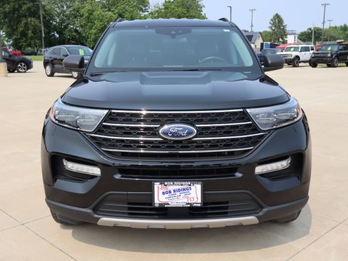 Used 2023 Ford Explorer XLT w/ Equipment Group 202A image 3