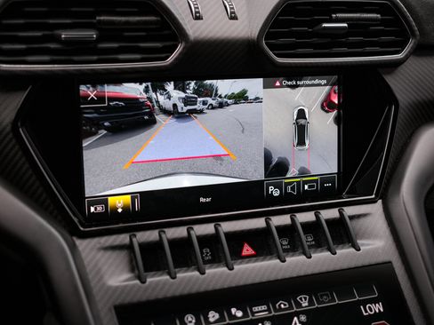 Used 2023 Lamborghini Urus Performante AWD/4WD image 25