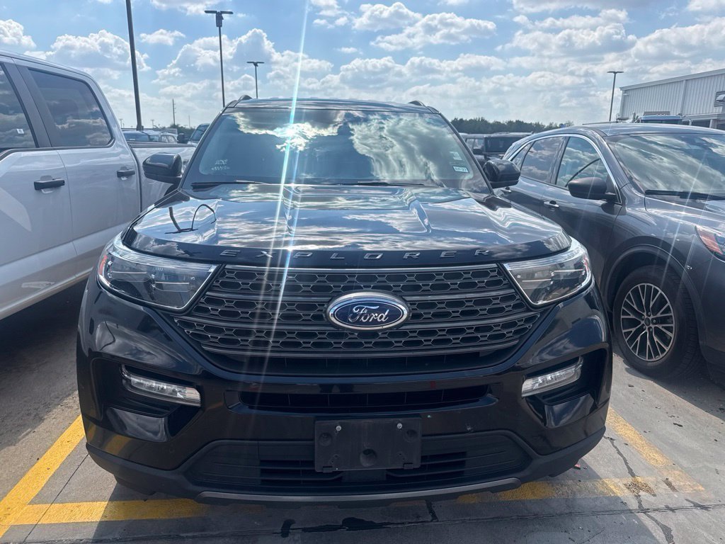 Used 2023 Ford Explorer XLT w/ Equipment Group 202A RWD image 2