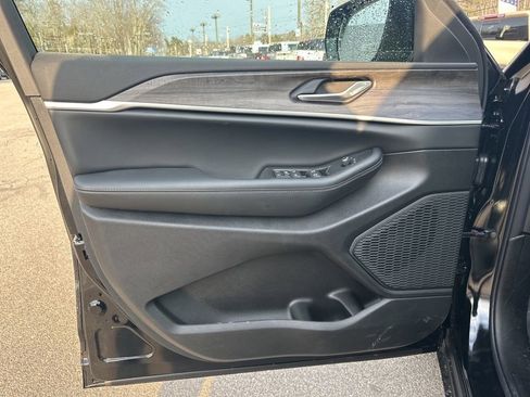 New 2026 Jeep Grand Cherokee Altitude AWD/4WD image 11
