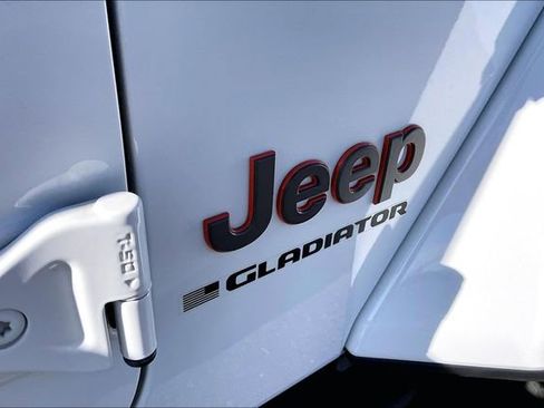 Used 2023 Jeep Gladiator Mojave AWD/4WD image 34